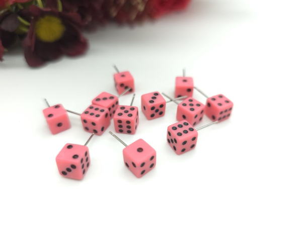 Würfel Ohrstecker pink